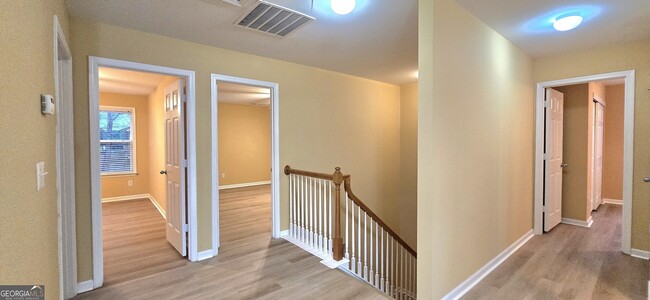 Building Photo - 11 Brookview Dr