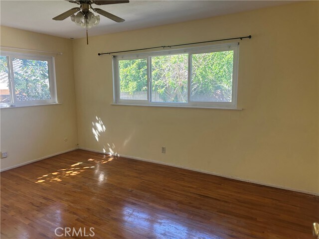 Building Photo - 3025 E Hillcrest Ave