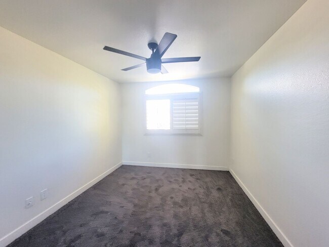 Building Photo - Gorgeous Paloma Del Sol Home - Newer paint...