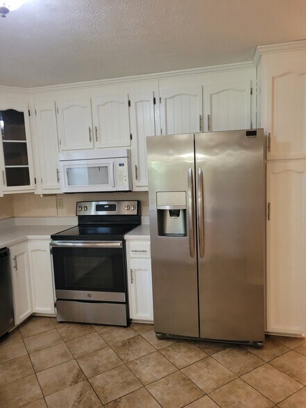 Building Photo - 1405 Karr Ln