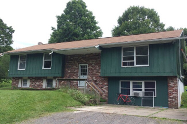 Building Photo - 4250 E Lake Rd