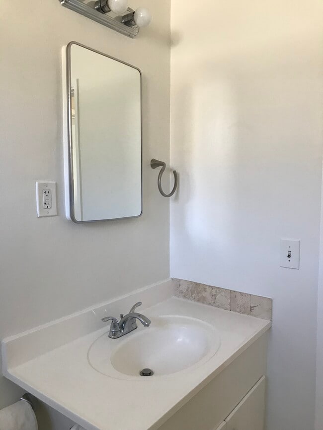 Bathroom - 319 Mariposa Ave