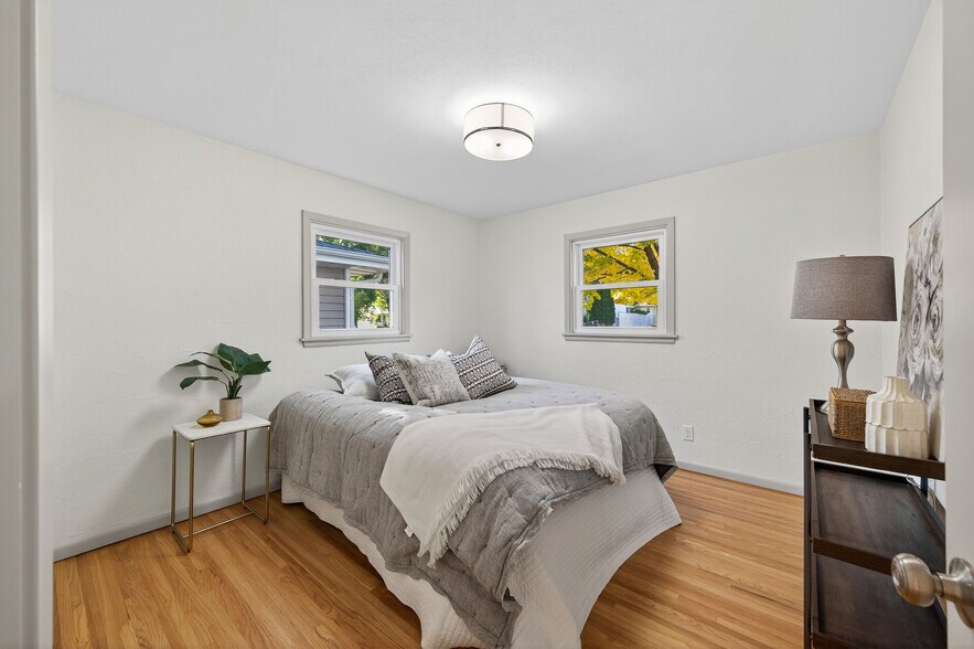 Building Photo - 1205 8th Ave S