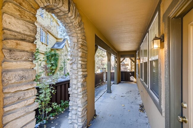 Building Photo - 2 bed, plus office - Ground Floor Condo - ...