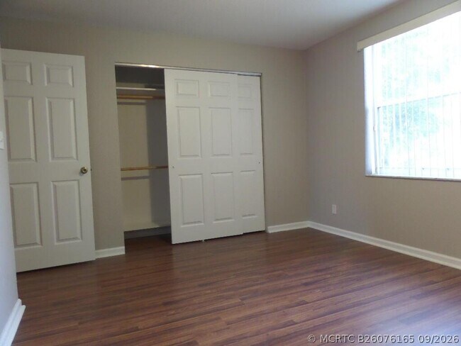 Building Photo - 862 Summit Lake Dr