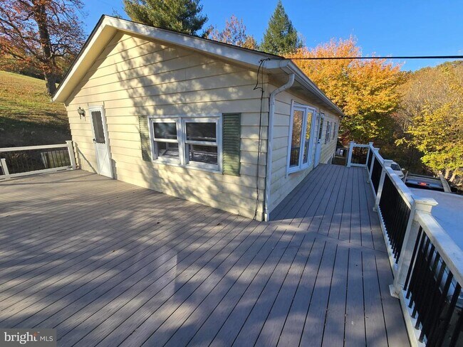 Building Photo - 1207 Deer Creek Church Rd