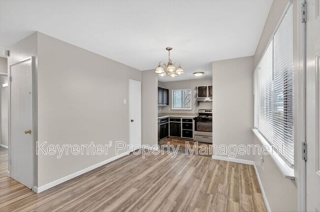 Building Photo - 900 Paddock Dr