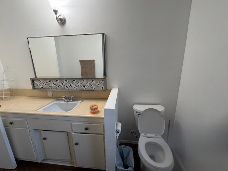 Building Photo - 40781 Acacia E Ave