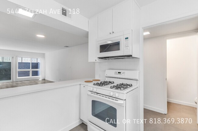 Building Photo - 5447 Zelzah Ave