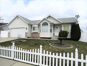 Building Photo - 6060 W Castle Park Ln