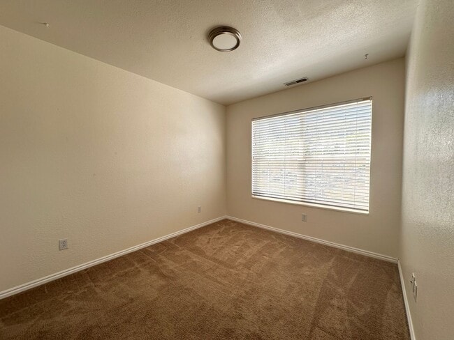 Building Photo - Amazing Townhome with Spectacular Views fo...