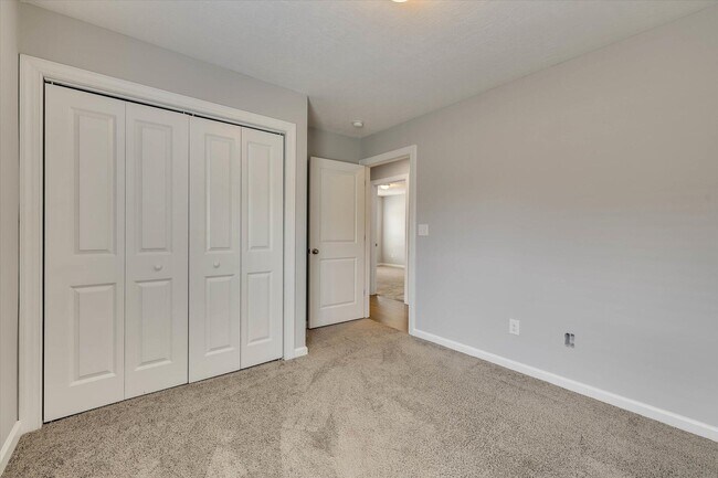 Building Photo - 445 Longmeadow Dr