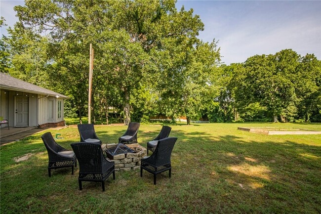 Building Photo - 107 NW Winfield Ln