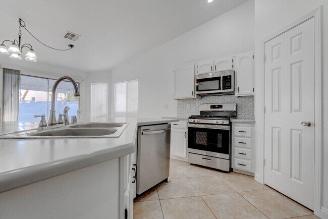 Building Photo - 2205 Riderwood Ave