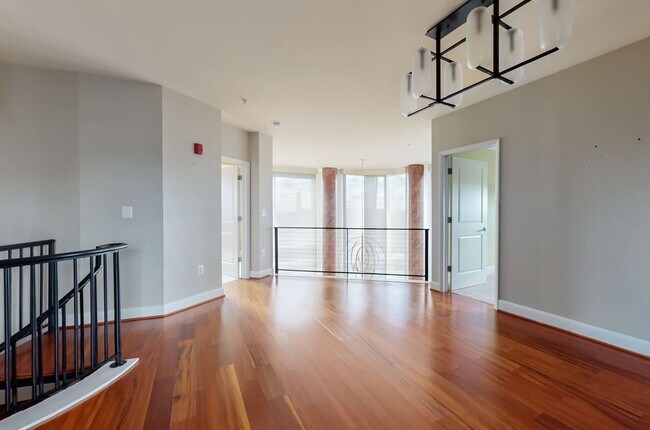 Building Photo - 210 Rocketts Way