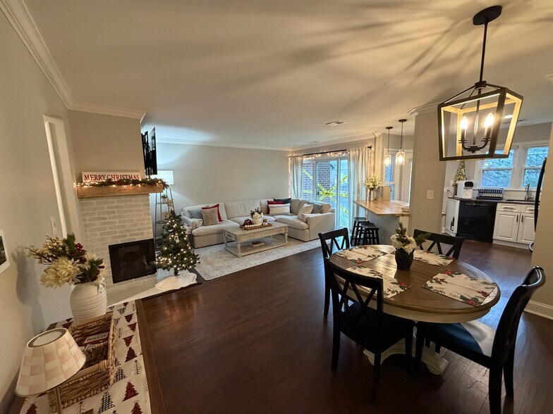 Building Photo - 7602 Lakeside Village Dr