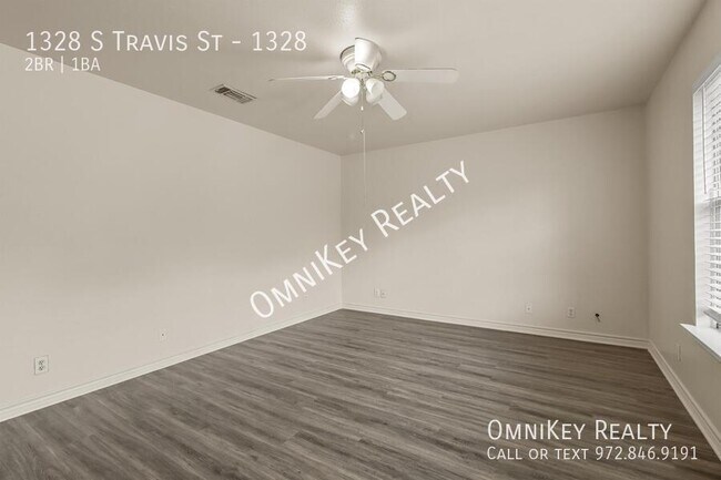 Building Photo - 1328 S Travis St