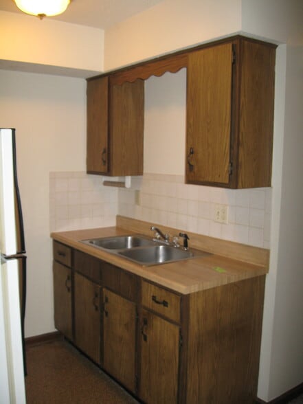 Building Photo - 606 W Healey St