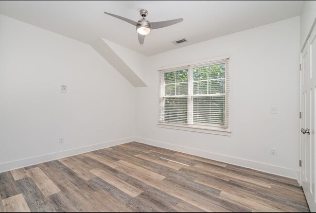 Building Photo - East Nashville!