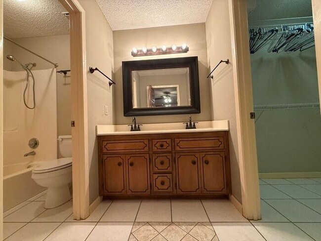 Building Photo - Pensacola - 32526- 4 bedroom, 2 bathroom - pool and lawn care included