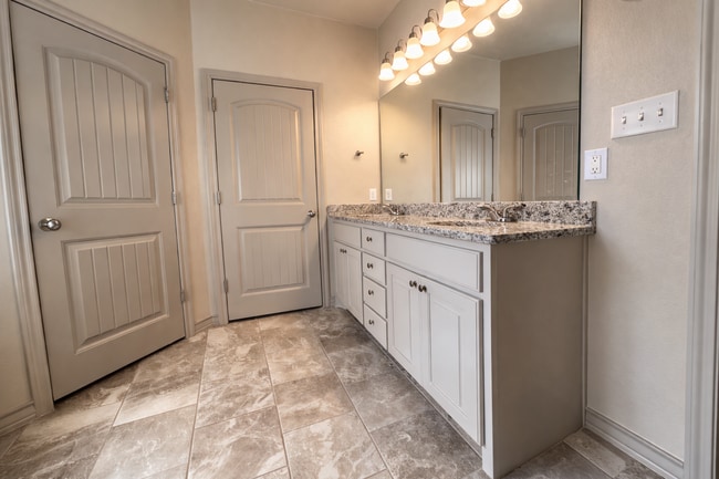 Building Photo - Natural Light Meets Modern Comfort | 3/2 In North Lubbock