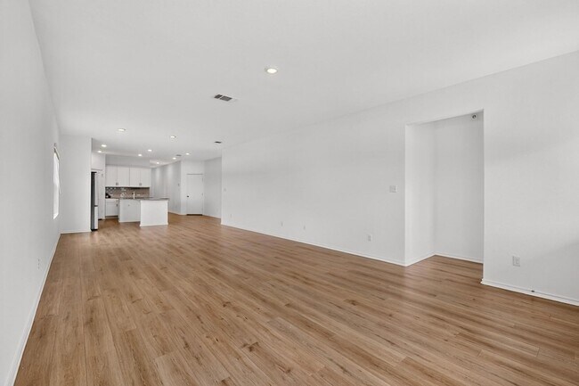 Building Photo - 941 Legends Ln