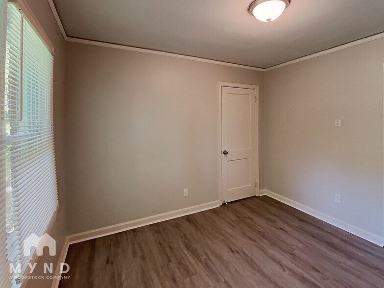 Building Photo - 837 Northview Dr