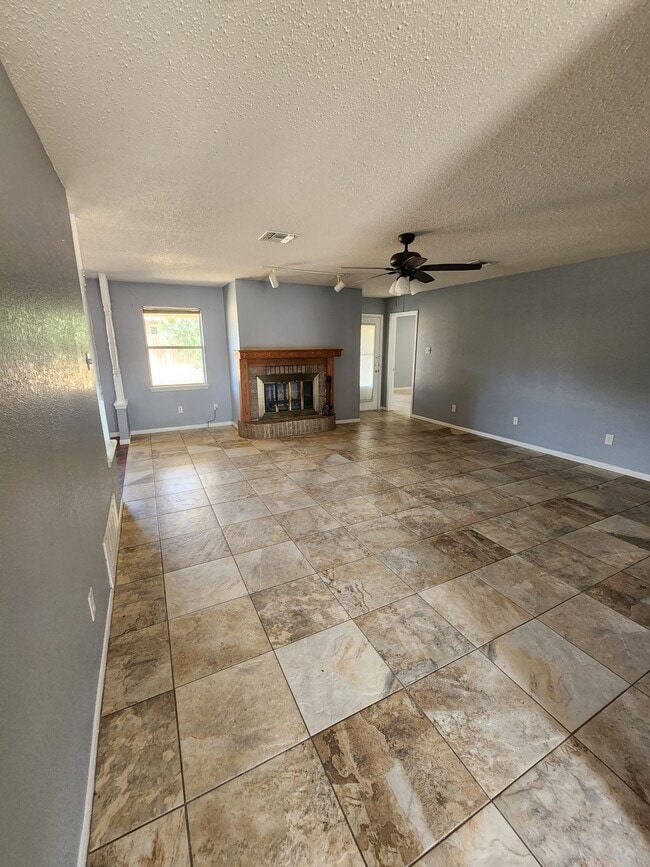 Building Photo - 1312 Elke Cir