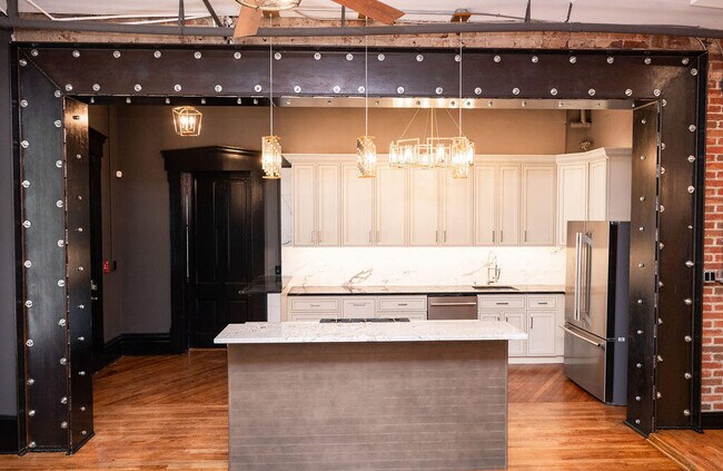 Building Photo - 275 S Limestone