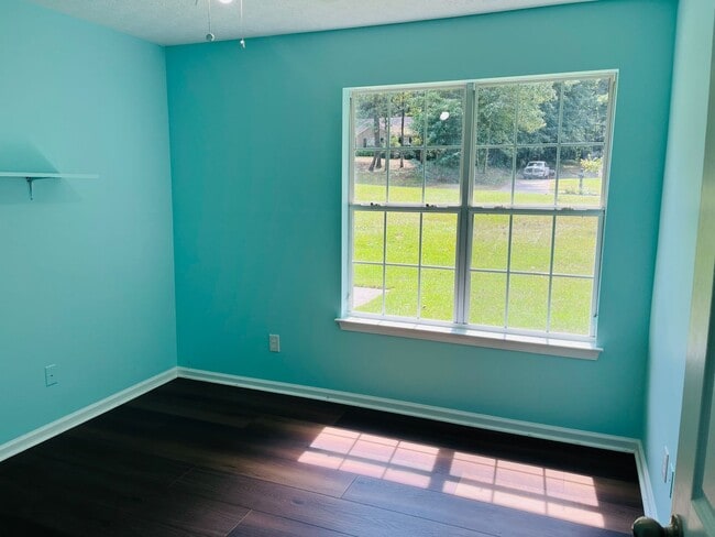 Building Photo - Wow! 3 bedroom 2 bathroom in Senoia. Must ...