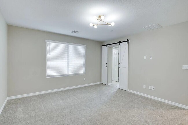 Building Photo - 932 Lotus Falls St