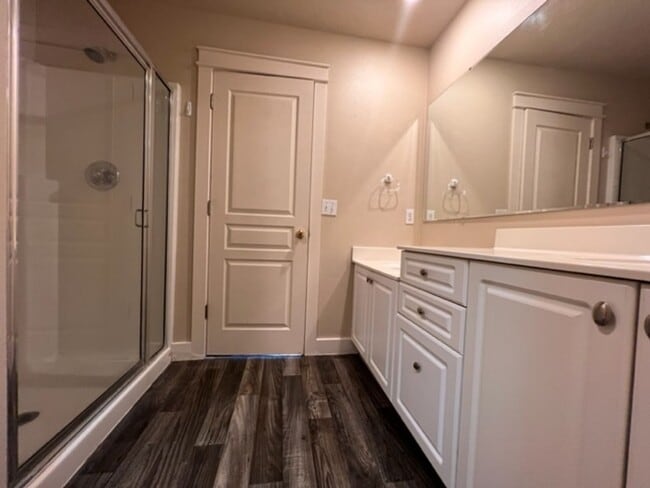 Building Photo - 5774 Parchment~Gorgeous Bristol Heights Home w/ Hardwood & Custom Cabinetry!