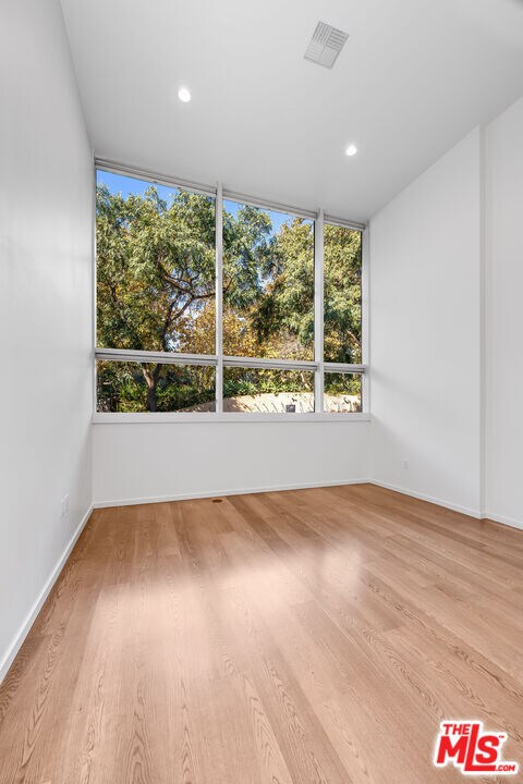 Building Photo - 1705 Ocean Ave