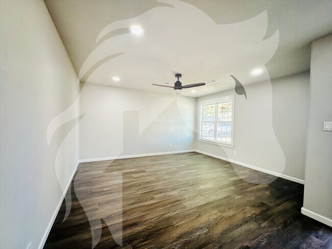 Building Photo - "Charming 3-Bed, 2-Bath Home in Shattuck - Perfect for Comfortable Living!"