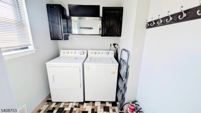 Building Photo - 104 Bluebird Dr