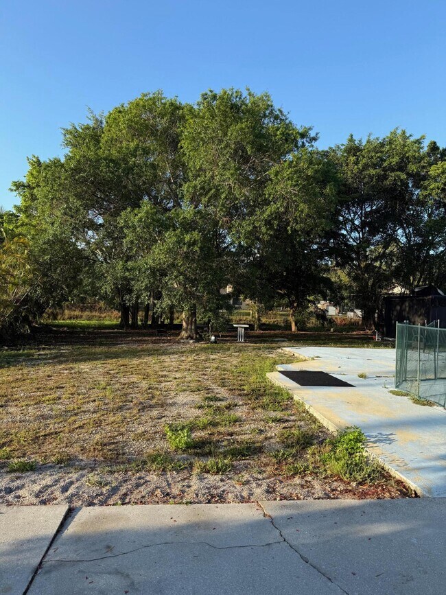 Building Photo - 13530 52nd Ct N