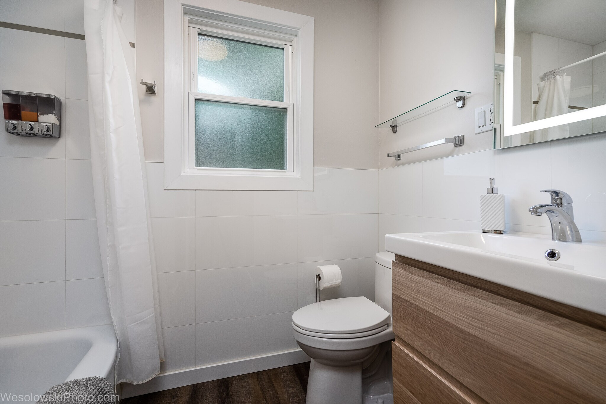 Fully Finished 1 or 2 bd, parking, balcony - 9003 Bronx Ave