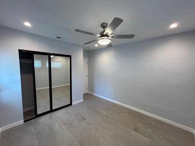 Building Photo - Newly Renovated 4 bed house! (Lease out, pending signatures. Check back in a few days!)