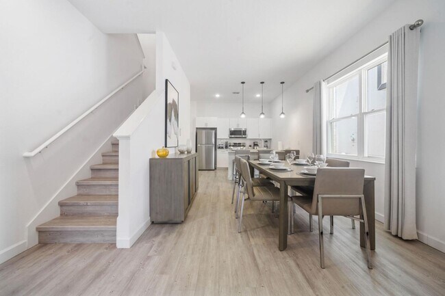 Building Photo - 384 Famagusta Dr