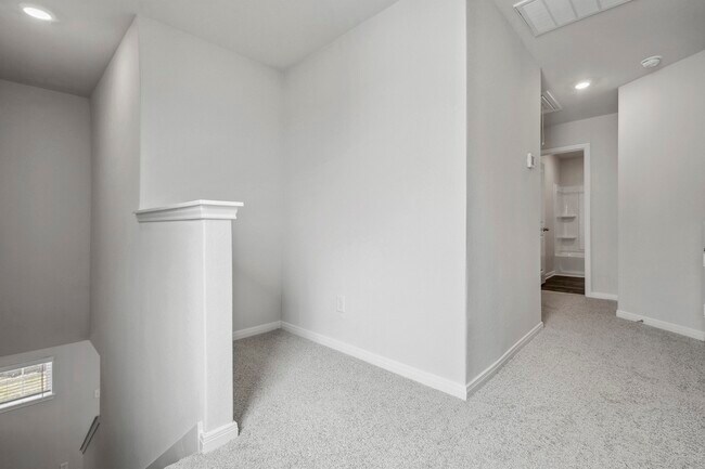 Building Photo - 5910 Peony Pl