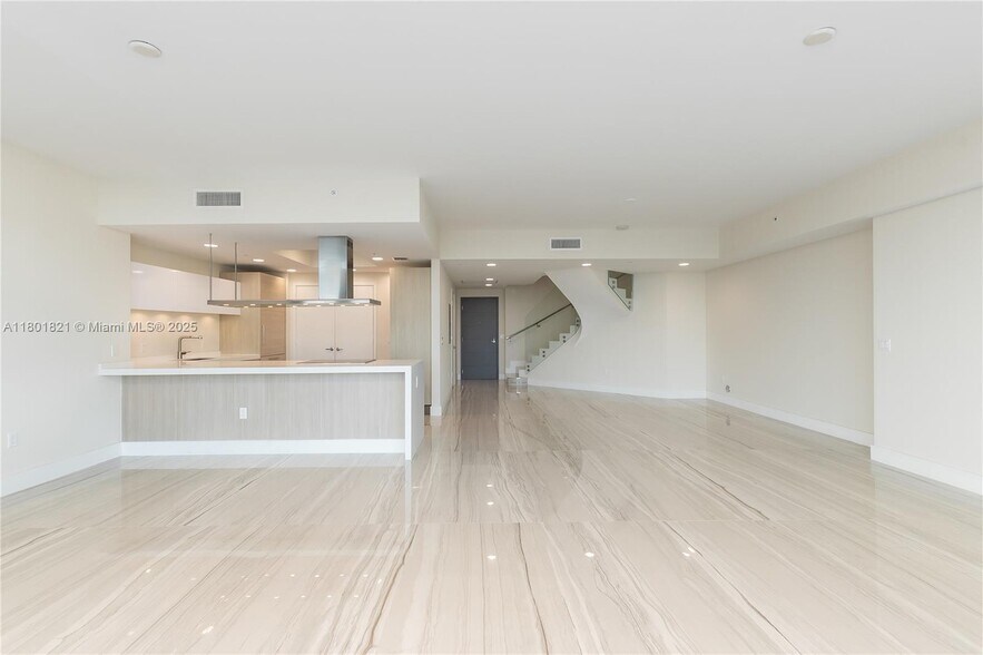 Building Photo - 17111 Biscayne Blvd