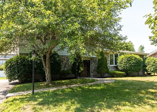 Building Photo - 56 Rosewood Dr