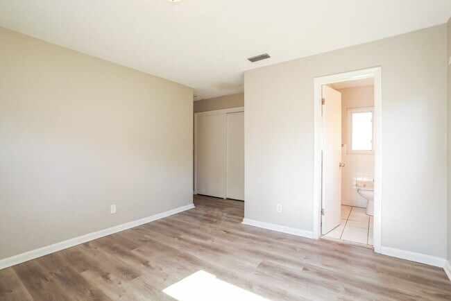 Building Photo - 6532 Albicore Rd