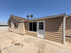 Building Photo - 2 Bed, 1 Bath in Colton!