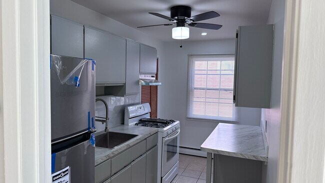 Building Photo - 211 Linden Ave