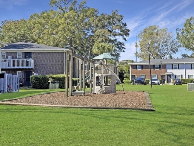 Building Photo - Coastal Convenience at Rivers Point Row!