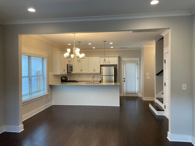 Building Photo - 1460 Valley Trace