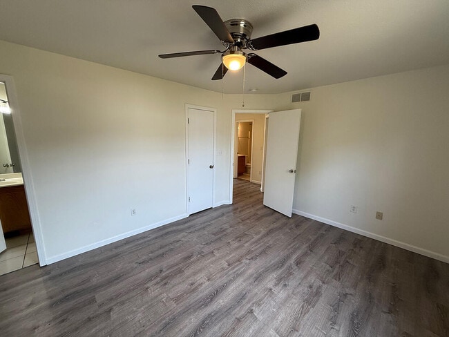 Building Photo - 1417 Raleigh Dr