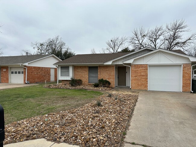 Primary Photo - 4 bed/2 bath Bryan home