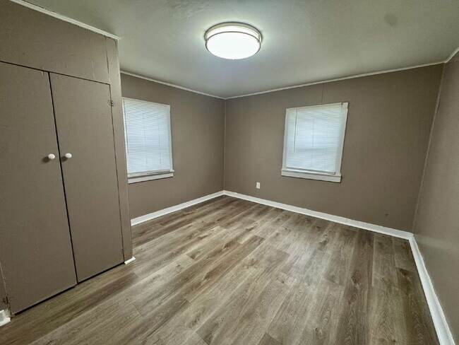 Building Photo - 2 bedroom, 1 bathroom single-family home in Streator